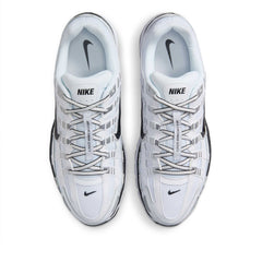 Un paio di Nike P-6000 Footwear