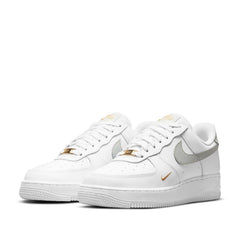 Un paio di Nike Air Force 1 '07 Essential Footwear