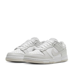Un paio di Nike W Dunk Low Retro Footwear