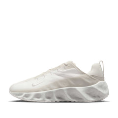 Un paio di Nike Ava Rover Footwear