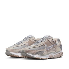 Un paio di Nike Zoom Vomero 5 Footwear