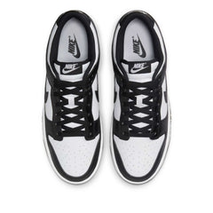 Un paio di Nike Dunk Low Retro Panda Footwear