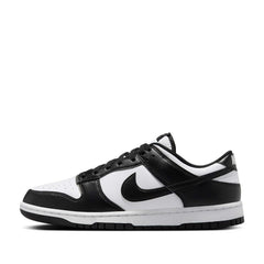 Un paio di Nike Dunk Low Retro Panda Footwear
