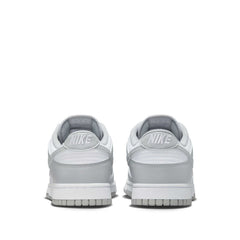 Un paio di Nike Dunk Low Retro Footwear