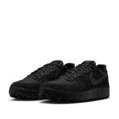 Un paio di Nike C1ty Prm Footwear