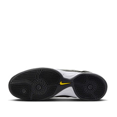 Un paio di Nike T90 Sp Qs Footwear