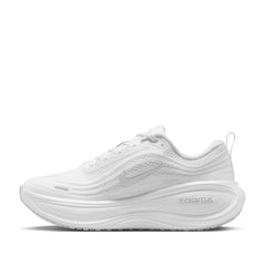 Un paio di Nike W Vomero Plus Footwear