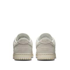 Un paio di Nike Dunk Low Retro Se Footwear