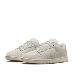 Un paio di Nike Dunk Low Retro Se Footwear