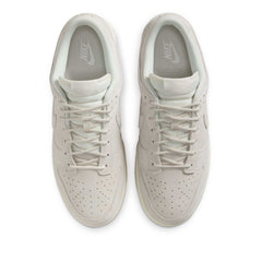 Un paio di Nike Dunk Low Retro Se Footwear