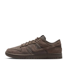 Un paio di Nike Dunk Low Retro Se Footwear
