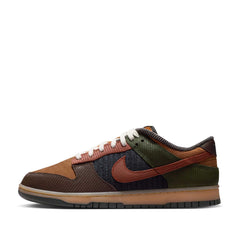 Un paio di Nike Dunk Low Retro Premium Footwear