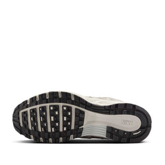 Un paio di Nike W P-6000 Se Footwear