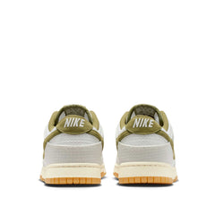 Un paio di Nike Dunk Low Retro Se Footwear