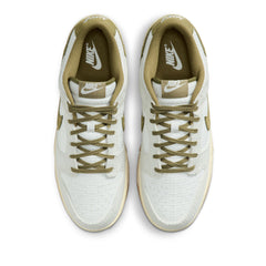 Un paio di Nike Dunk Low Retro Se Footwear