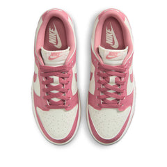 Un paio di Nike Dunk Low Footwear