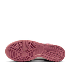 Un paio di Nike Dunk Low Footwear