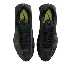 Un paio di Nike Shox R4 Se Footwear