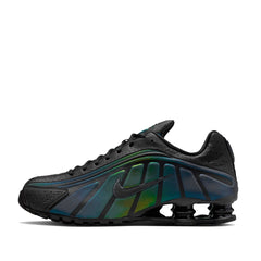Un paio di Nike Shox R4 Se Footwear