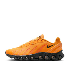 Un paio di Nike Air Max Dn8 Footwear