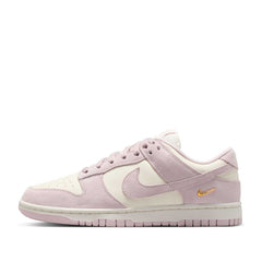 Un paio di Nike W Dunk Low Se Footwear