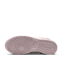 Un paio di Nike W Dunk Low Se Footwear