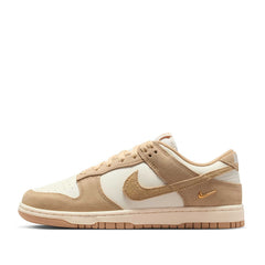 Un paio di Nike W Dunk Low Se Footwear