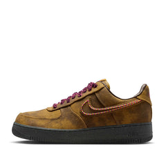 Un paio di Nike Air Force 1 Retro Qs Footwear
