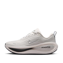Un paio di Nike W Vomero Plus Footwear