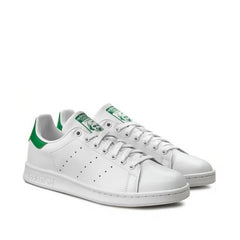 Un paio di Adidas Originals Stan Smith Gs Stringa Footwear