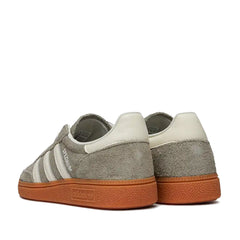 Un paio di Adidas Originals Handball Spezial Footwear