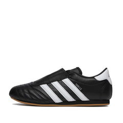 Un paio di Adidas Originals Taekwondo W Footwear