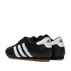 Un paio di Adidas Originals Taekwondo W Footwear