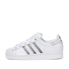 Un paio di Adidas Originals Superstar II W Footwear
