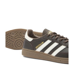 Un paio di Adidas Originals Handball Spezial Footwear