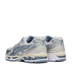 Un paio di Asics Gel-Kayano 14 Footwear