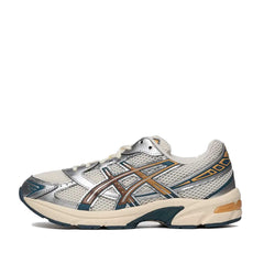 Un paio di Asics Gel-1130 Footwear