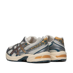 Un paio di Asics Gel-1130 Footwear