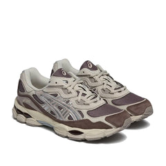 Un paio di Asics Gel-Nyc Footwear