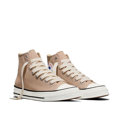 Un paio di Converse Chuck Taylor Throwback Footwear