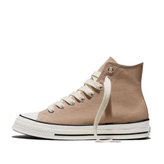 Un paio di Converse Chuck Taylor Throwback Footwear