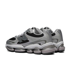Un paio di New Balance 2000 Footwear