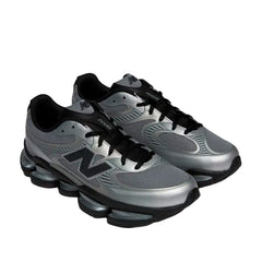 Un paio di New Balance 2000 Footwear