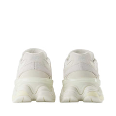 Un paio di New Balance W 9060erb Footwear