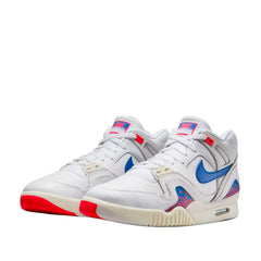 Un paio di Nike Air Tech Challenge 2 Footwear
