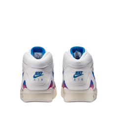 Un paio di Nike Air Tech Challenge 2 Footwear