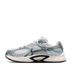 Un paio di Nike V5 Rnr Footwear
