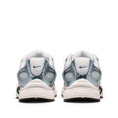 Un paio di Nike V5 Rnr Footwear