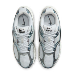 Un paio di Nike V5 Rnr Footwear