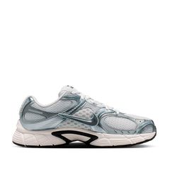 Un paio di Nike V5 Rnr Footwear